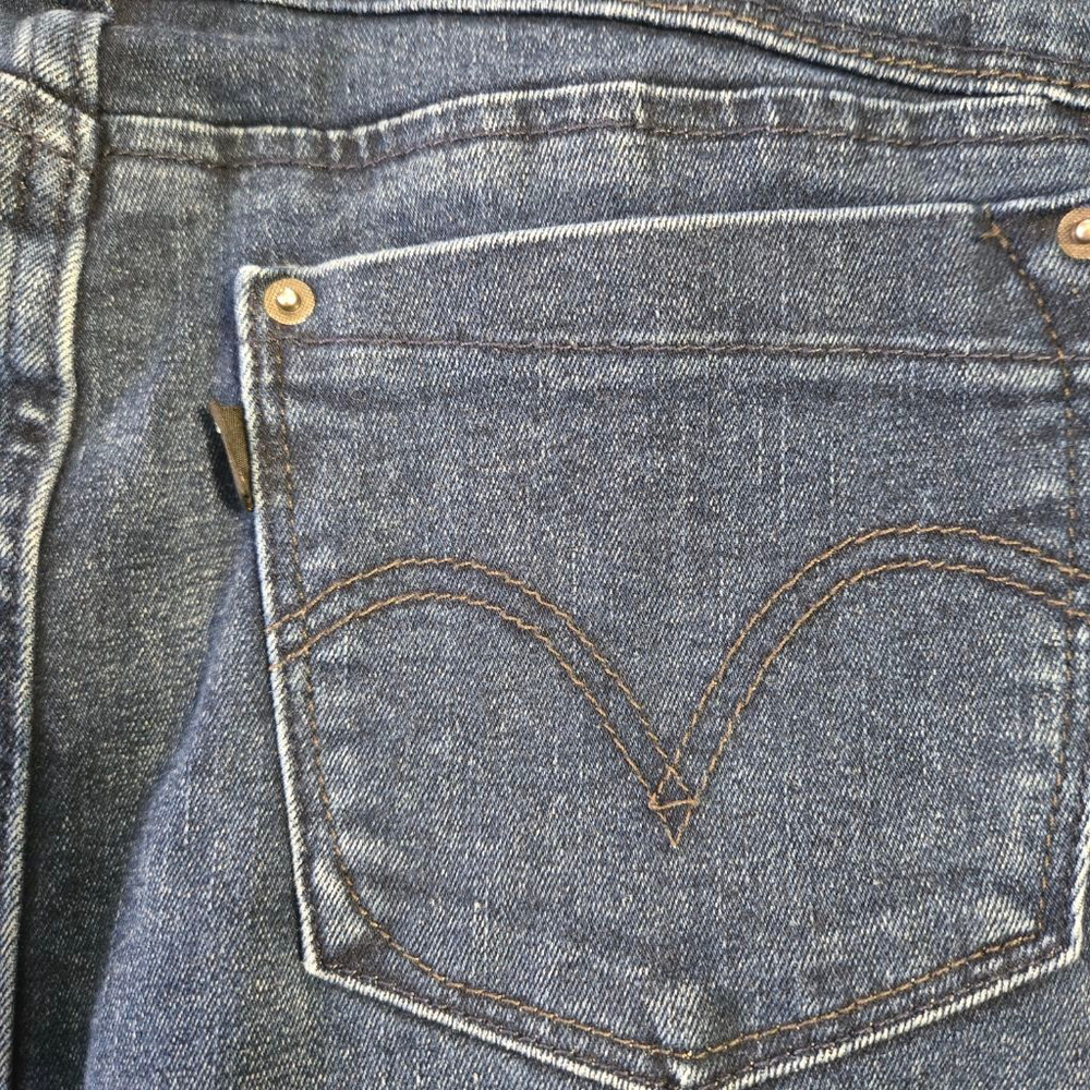 Women's Levi's Perfectly Slimming 512 Denim Skirt in Dark Blue Wash Size 6 - Picture 11 of 12